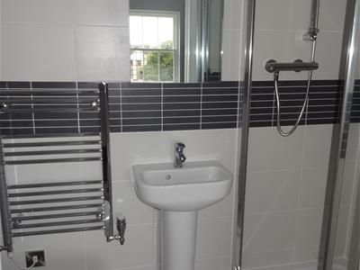 EN SUITE SHOWER ROOM